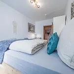 Gemuetliche Mit 2 Schlafzimmern, Kostenfreiem Parkplatz, Modernem Bad, Kueche, Waschmaschine & Trockner Apartment *