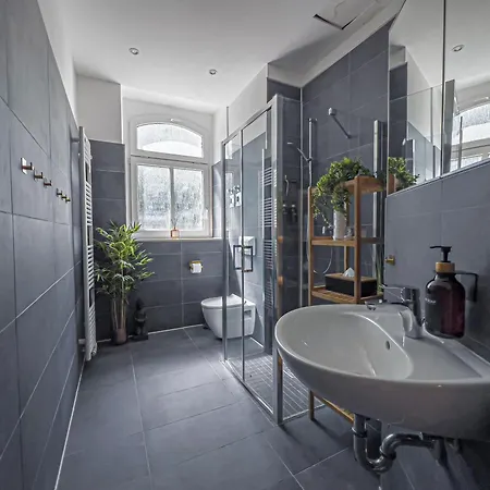 Gemuetliche Mit 2 Schlafzimmern, Kostenfreiem Parkplatz, Modernem Bad, Kueche, Waschmaschine & Trockner Apartmán