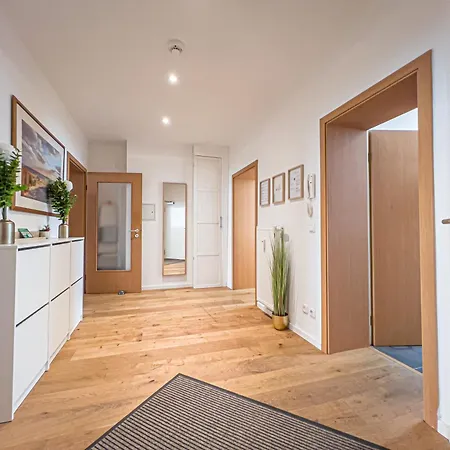 Gemuetliche Mit 2 Schlafzimmern, Kostenfreiem Parkplatz, Modernem Bad, Kueche, Waschmaschine & Trockner Apartmán