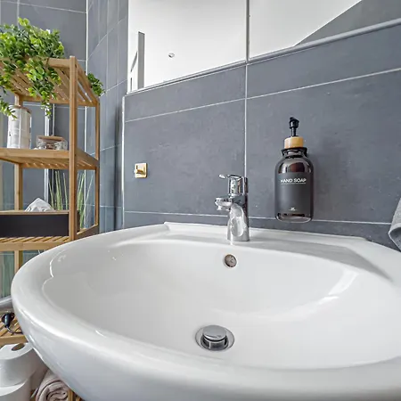 Apartmán Gemuetliche Mit 2 Schlafzimmern, Kostenfreiem Parkplatz, Modernem Bad, Kueche, Waschmaschine & Trockner Lipsko