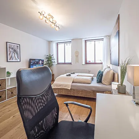 Apartmán Gemuetliche Mit 2 Schlafzimmern, Kostenfreiem Parkplatz, Modernem Bad, Kueche, Waschmaschine & Trockner Lipsko
