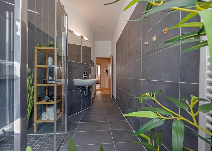 Appartement Gemuetliche Mit 2 Schlafzimmern, Kostenfreiem Parkplatz, Modernem Bad, Kueche, Waschmaschine & Trockner *