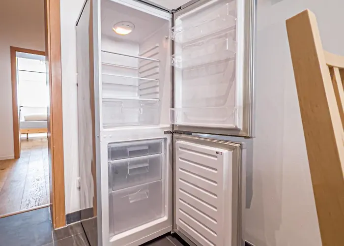 Gemuetliche Mit 2 Schlafzimmern, Kostenfreiem Parkplatz, Modernem Bad, Kueche, Waschmaschine & Trockner Appartement *