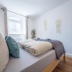 Gemuetliche Mit 2 Schlafzimmern, Kostenfreiem Parkplatz, Modernem Bad, Kueche, Waschmaschine & Trockner Lipcse