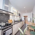 Apartament Gemuetliche Mit 2 Schlafzimmern, Kostenfreiem Parkplatz, Modernem Bad, Kueche, Waschmaschine & Trockner *