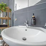 Apartman Gemuetliche Mit 2 Schlafzimmern, Kostenfreiem Parkplatz, Modernem Bad, Kueche, Waschmaschine & Trockner Lipcse