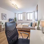 Apartman Gemuetliche Mit 2 Schlafzimmern, Kostenfreiem Parkplatz, Modernem Bad, Kueche, Waschmaschine & Trockner Lipcse