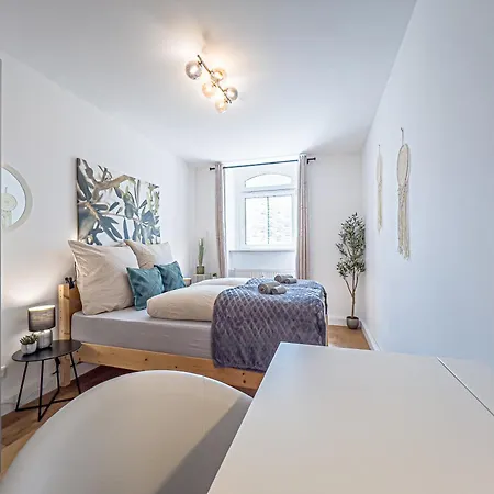 Apartment Gemuetliche Mit 2 Schlafzimmern, Kostenfreiem Parkplatz, Modernem Bad, Kueche, Waschmaschine & Trockner