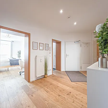 Apartment Gemuetliche Mit 2 Schlafzimmern, Kostenfreiem Parkplatz, Modernem Bad, Kueche, Waschmaschine & Trockner