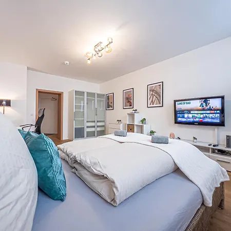 Gemuetliche Mit 2 Schlafzimmern, Kostenfreiem Parkplatz, Modernem Bad, Kueche, Waschmaschine & Trockner Διαμέρισμα Λειψία