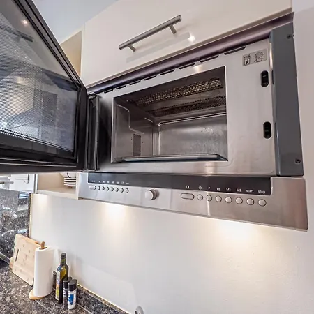 Gemuetliche Mit 2 Schlafzimmern, Kostenfreiem Parkplatz, Modernem Bad, Kueche, Waschmaschine & Trockner Lipcse