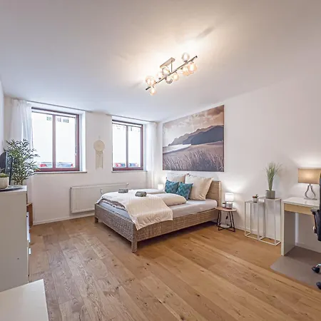 Gemuetliche Mit 2 Schlafzimmern, Kostenfreiem Parkplatz, Modernem Bad, Kueche, Waschmaschine & Trockner * Lipcse