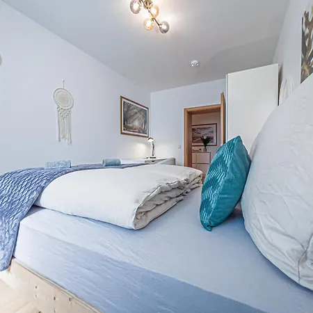 Gemuetliche Mit 2 Schlafzimmern, Kostenfreiem Parkplatz, Modernem Bad, Kueche, Waschmaschine & Trockner Apartment *