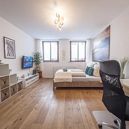 Gemuetliche Mit 2 Schlafzimmern, Kostenfreiem Parkplatz, Modernem Bad, Kueche, Waschmaschine & Trockner Daire