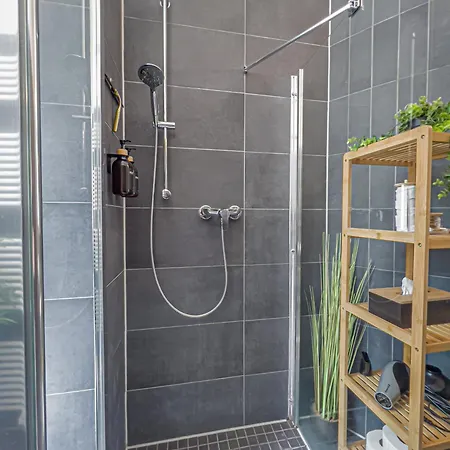 Gemuetliche Mit 2 Schlafzimmern, Kostenfreiem Parkplatz, Modernem Bad, Kueche, Waschmaschine & Trockner Lipcse