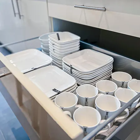 Gemuetliche Mit 2 Schlafzimmern, Kostenfreiem Parkplatz, Modernem Bad, Kueche, Waschmaschine & Trockner