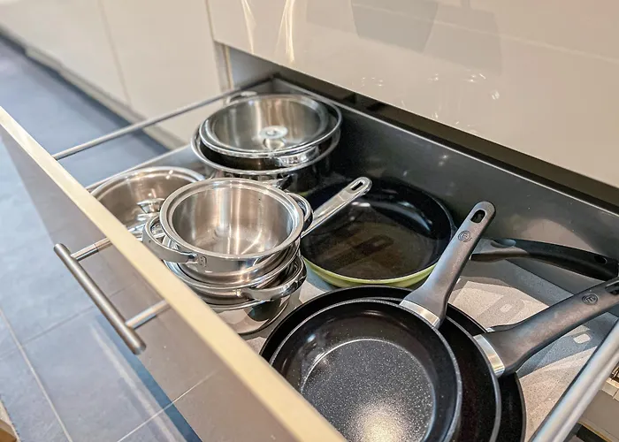 Gemuetliche Mit 2 Schlafzimmern, Kostenfreiem Parkplatz, Modernem Bad, Kueche, Waschmaschine & Trockner * Λειψία