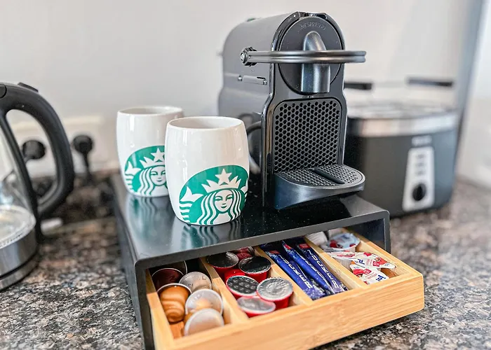 Gemuetliche Mit 2 Schlafzimmern, Kostenfreiem Parkplatz, Modernem Bad, Kueche, Waschmaschine & Trockner * Λειψία