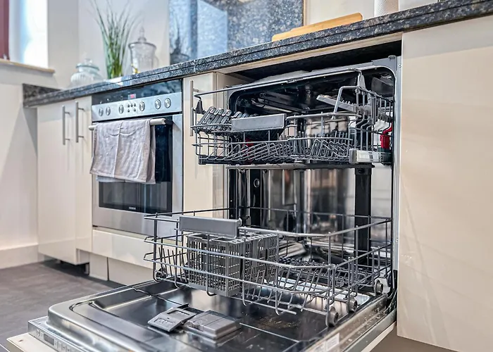 Gemuetliche Mit 2 Schlafzimmern, Kostenfreiem Parkplatz, Modernem Bad, Kueche, Waschmaschine & Trockner *