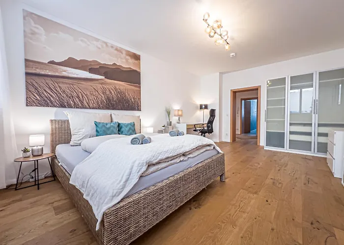 Gemuetliche Mit 2 Schlafzimmern, Kostenfreiem Parkplatz, Modernem Bad, Kueche, Waschmaschine & Trockner