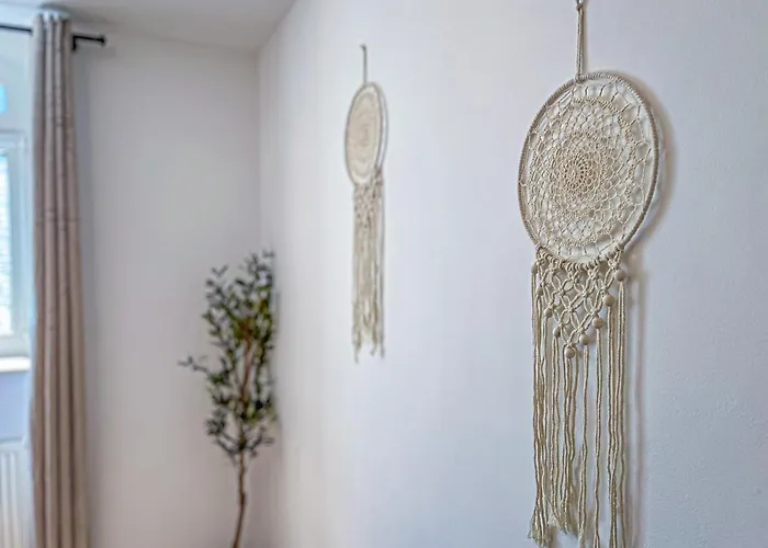 Gemuetliche Mit 2 Schlafzimmern, Kostenfreiem Parkplatz, Modernem Bad, Kueche, Waschmaschine & Trockner Διαμέρισμα *