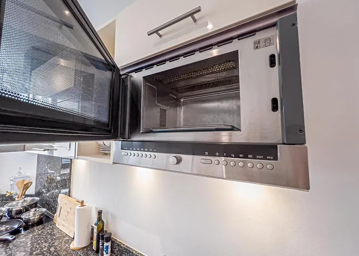 Gemuetliche Mit 2 Schlafzimmern, Kostenfreiem Parkplatz, Modernem Bad, Kueche, Waschmaschine & Trockner Λειψία