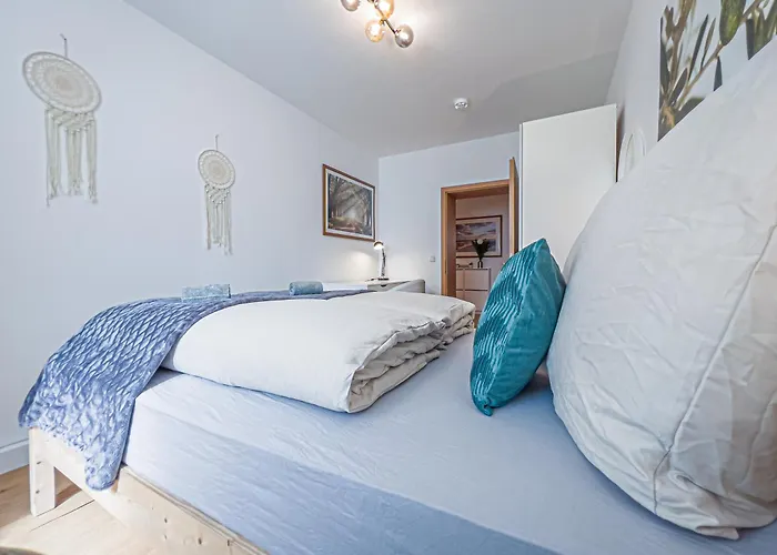 Gemuetliche Mit 2 Schlafzimmern, Kostenfreiem Parkplatz, Modernem Bad, Kueche, Waschmaschine & Trockner Apartmán *