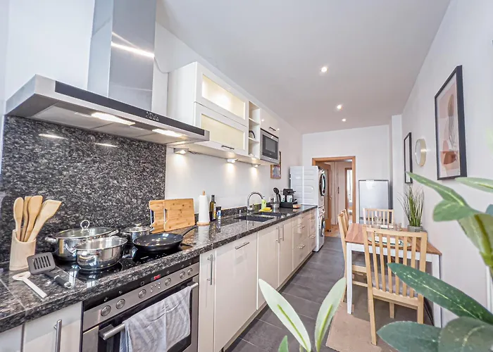 Διαμέρισμα Gemuetliche Mit 2 Schlafzimmern, Kostenfreiem Parkplatz, Modernem Bad, Kueche, Waschmaschine & Trockner *