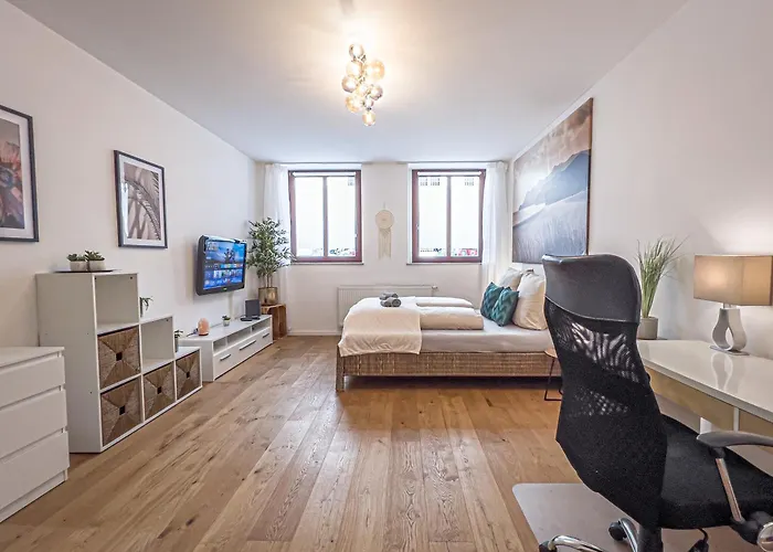 Gemuetliche Mit 2 Schlafzimmern, Kostenfreiem Parkplatz, Modernem Bad, Kueche, Waschmaschine & Trockner Διαμέρισμα